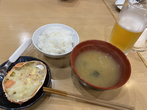 浜焼き本舗のカニグラタンとご飯とみそ汁