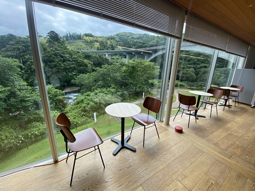 道の駅伊豆月ヶ瀬の窓側席