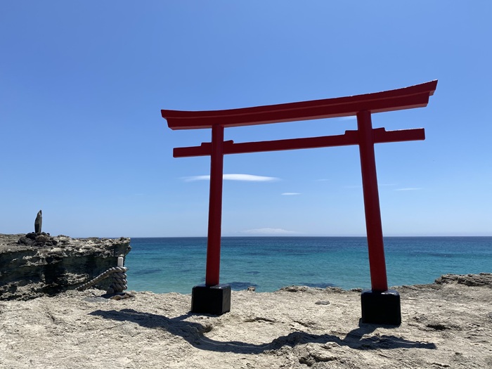 白濱神社の海岸鳥居