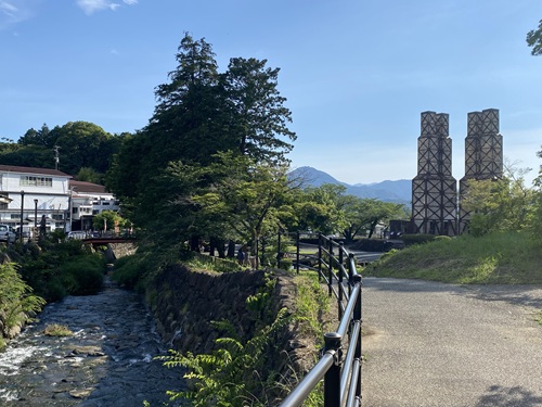 韮山反射炉と近くを流れる川