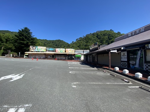 浄蓮の滝の駐車場を囲むお店たち