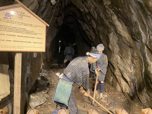 土肥金山の働く人形たち