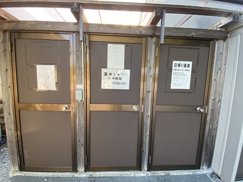 RVパークsmart 弓ヶ浜いち番館のシャワー外観