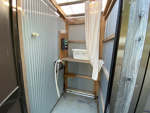 RVパークsmart 弓ヶ浜いち番館のシャワー内部