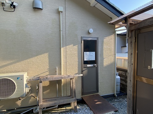 RVパークsmart 弓ヶ浜いち番館のトイレ外観