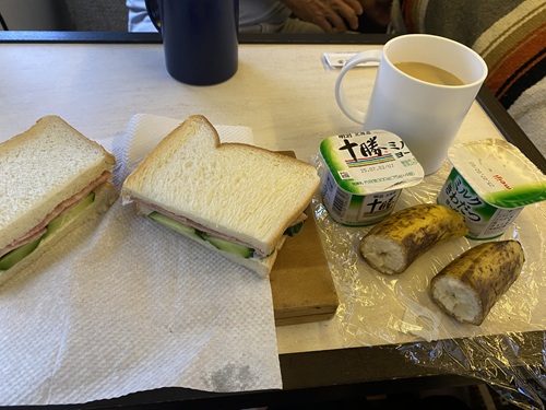 RVパークsmart 弓ヶ浜いち番館での朝食