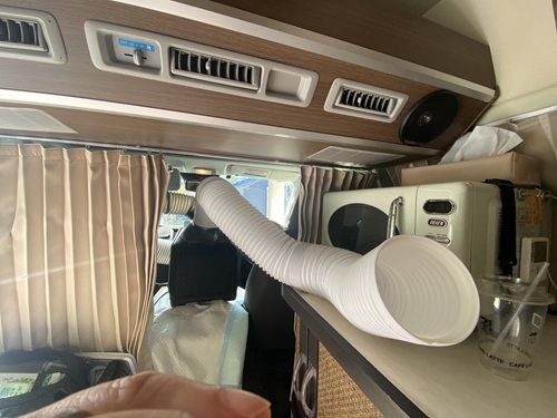 WAVE２の車内に引いた白いホース