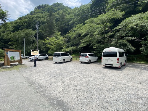 布引観音の参道駐車場
