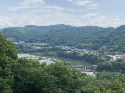 谷に挟まれた小諸城祉