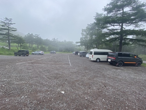 高峰高原ビジターセンターの駐車場