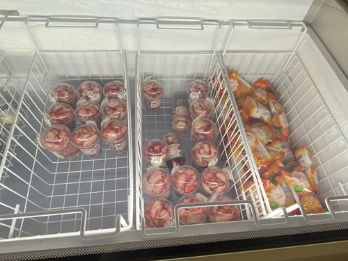 センターハウス内の売店で売られるアイス