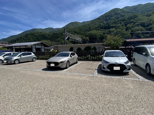 奈良井駅前の有料駐車場