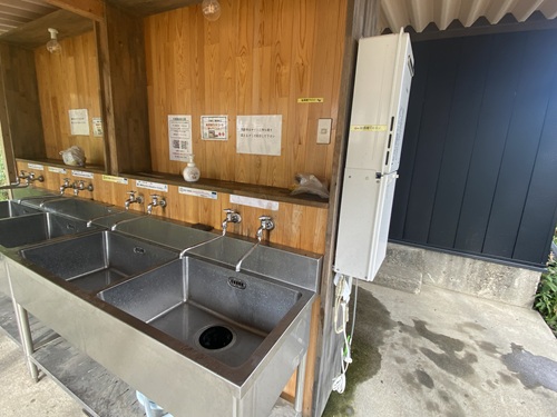 各サイト（センターハウス周辺とコガラ登山口近くのサイト）にある流し台