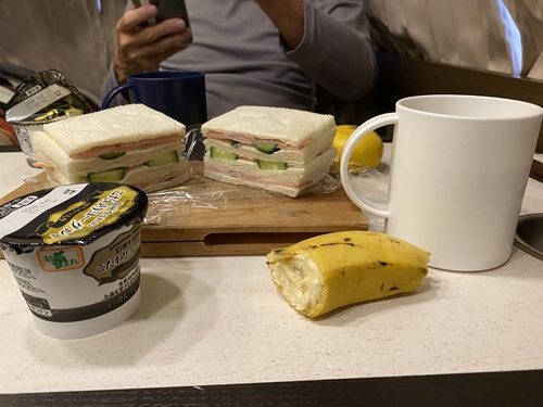 新軽井沢駐車場の朝ごはんのハムサンド