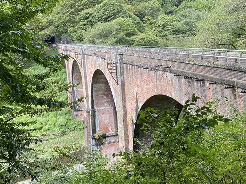 碓氷峠のめがね橋の遠景