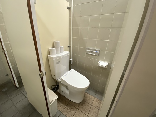 清津峡第一駐車場近くの公衆トイレの個室