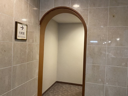 メナード青山リゾートの青山ホテルのトイレ入口