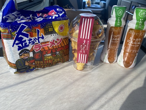 シニア夫婦の購入したお土産