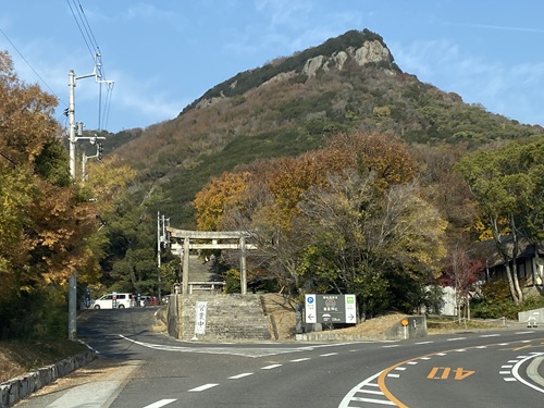 特徴的な山の形の屋島