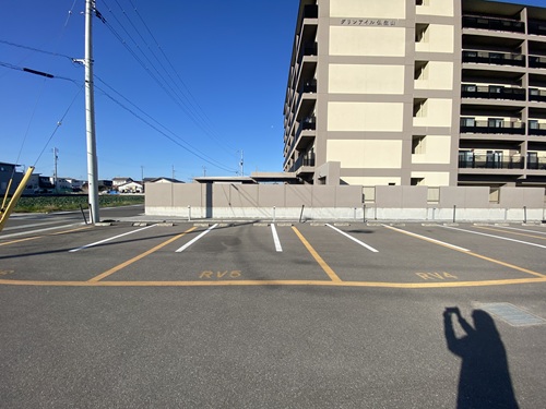 仏生山の森のRVパークの駐車スペース