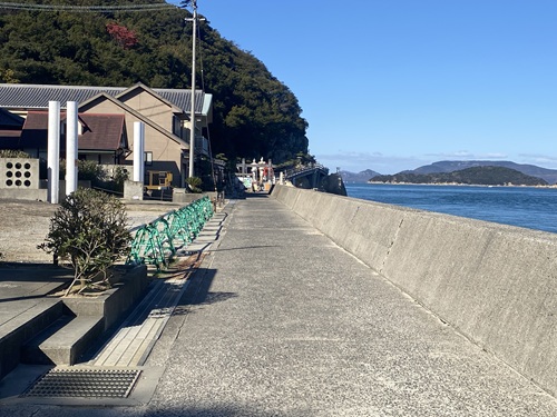 四国最北端からお寺に向かう道
