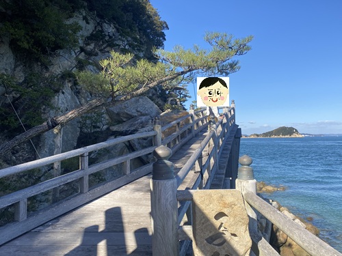 武居観音寺の海に突き出た橋や道