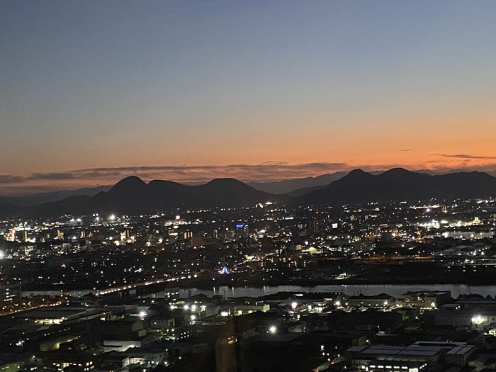 ソラキン５階から時間とともに街に灯りが増える風景