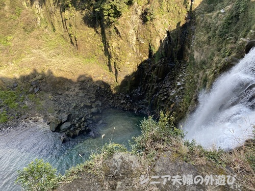 雄川の滝の上流の展望所から滝つぼが見えない
