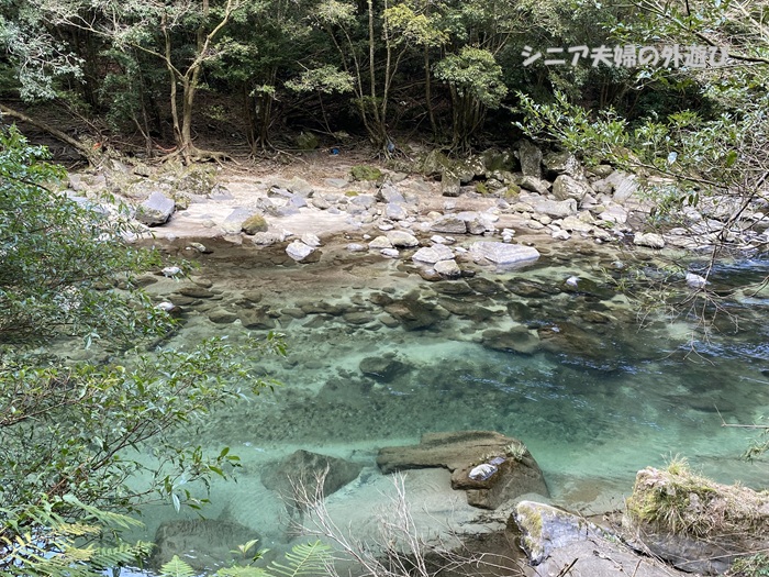 雄川の美しい色をした流れ