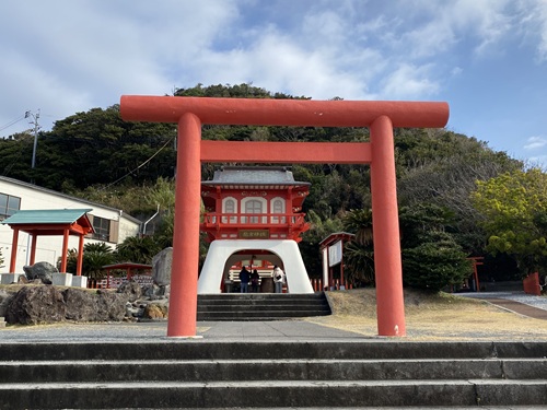 竜宮神社と鳥居