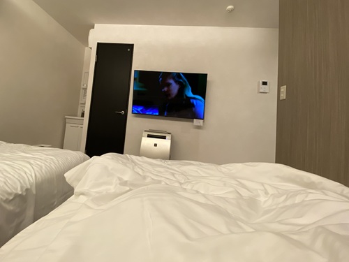 ベッドから見たテレビ