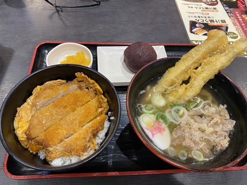 資さんうどんのしあわせセット
