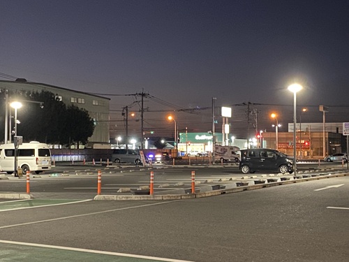 道の駅都城の夜の駐車場の様子