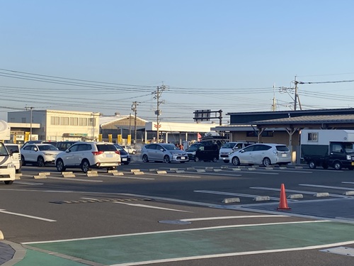 道の駅都城の国道沿いの駐車場