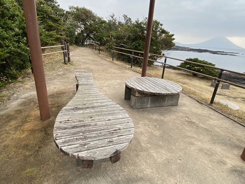 しゃもじ型の椅子