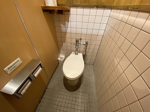 釜蓋神社の近くのトイレ個室