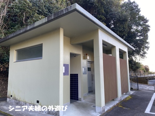 龍門司坂付近の駐車場にあるトイレ外観