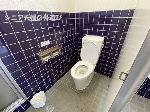 龍門司坂付近にある駐車場のトイレ個室