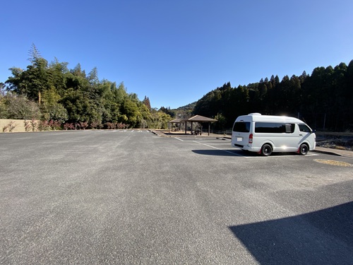 金山橋の駐車場