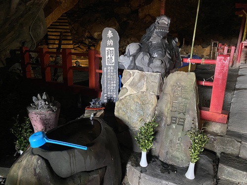 祇園神社の翔龍の像