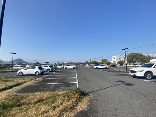 広島みなと公園駐車場の平らな駐車スペース