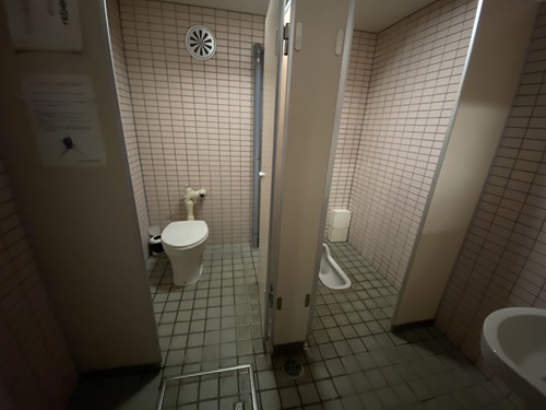 晴海臨海公園の公衆トイレの個室