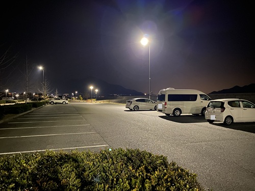 晴海臨海公園の夜間照明と駐車場