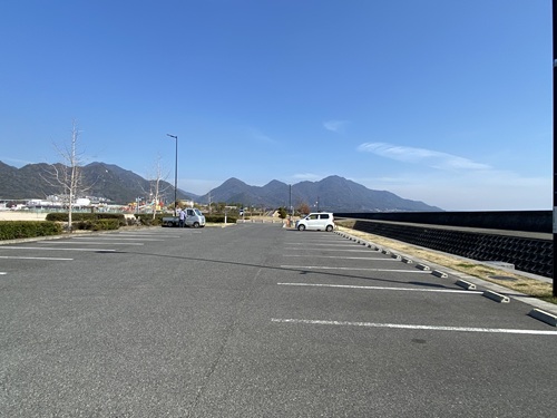 晴れた晴海臨海公園の駐車場