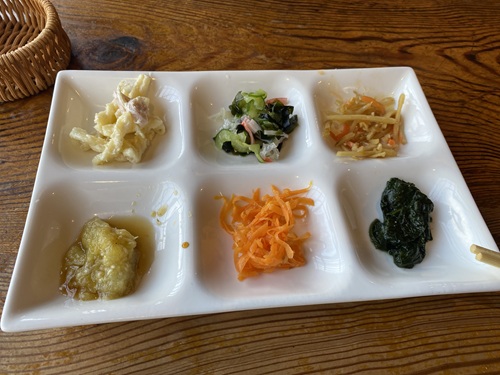 カキフライ定食のお惣菜プレート