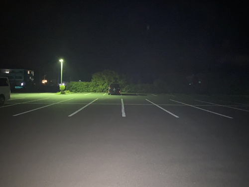 道の駅サザンセトとうわの夜間の駐車場の様子