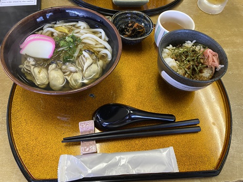 瑠羽樹の牡蠣うどん定食