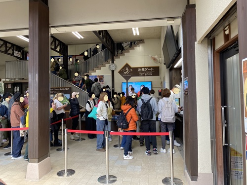 宮島ロープウェイ乗り場の混雑
