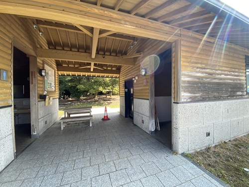 長者ヶ森駐車場のトイレ外観