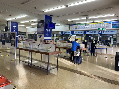 フェリー乗り場の手続き窓口